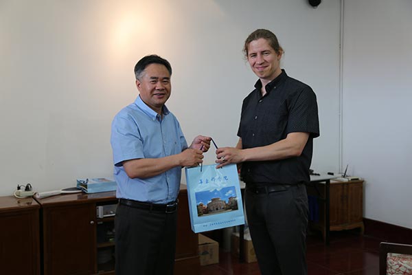 谢炳国院长接待芬兰圣经公会代表团 谢炳国院长接待芬兰圣经公会代表团